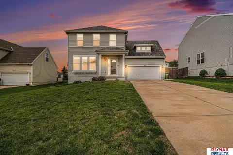 1122 Summit Ridge Drive, Papillion, NE 68046