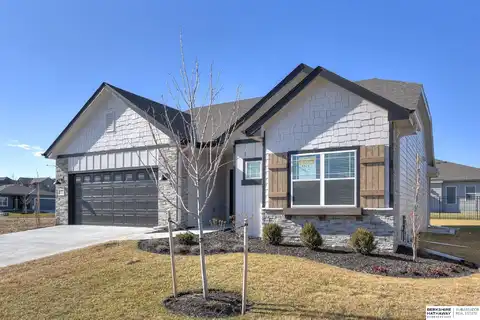 9724 S 103 Street, Papillion, NE 68046