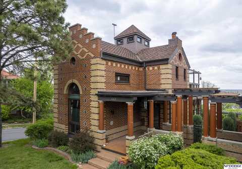 443 N 38 Street, Omaha, NE 68131
