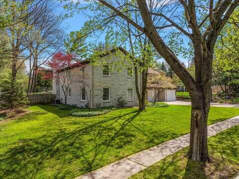 2320 Shawnee Drive SE, Grand Rapids, MI 49506