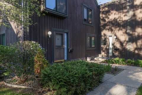 105 Inverness Court, Kalamazoo, MI 49006