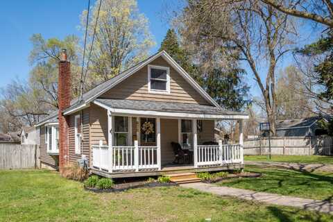 906 N Washington Street, Lowell, MI 49331
