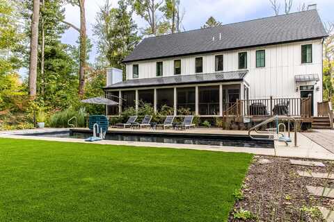 9350 Lakeside Lane, Lakeside, MI 49116