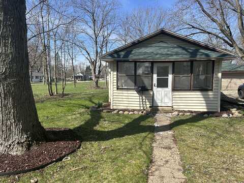717 S Hooker Avenue, Three Rivers, MI 49093