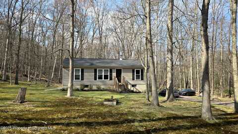 237 Mohican Rd, Canadensis, PA 18325