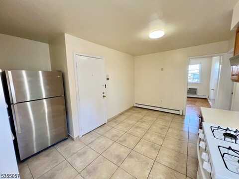 384 Market St, Newark, NJ 07105