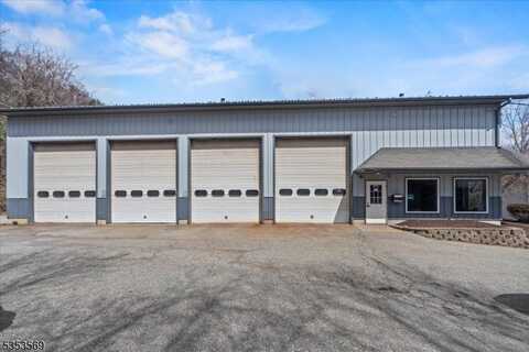 7 White Rd, West Milford, NJ 07421