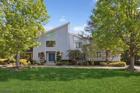 3 Blackberry Ln, North Caldwell, NJ 07006