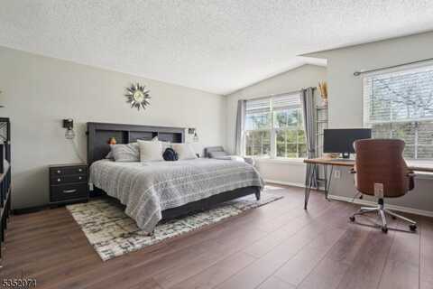 68 Hancock Dr, Morris, NJ 07960