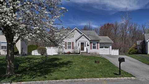 6 Holly Dr, Hamburg, NJ 07419