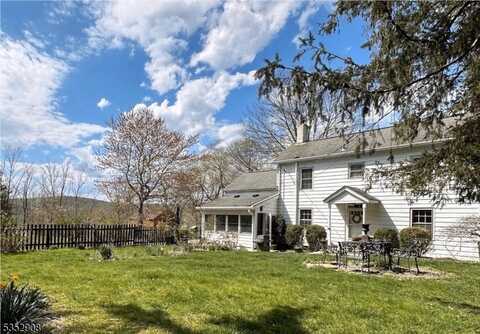 53 Hoffmans Crossing Rd, Lebanon, NJ 07830