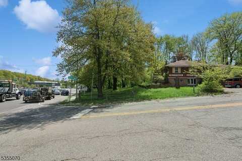2 Woods End Rd, Whippany, NJ 07950