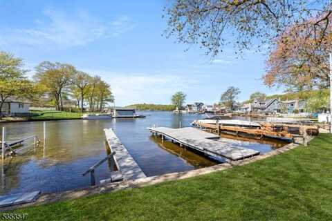 9 Benedict Dr, Jefferson Twp., NJ 07849