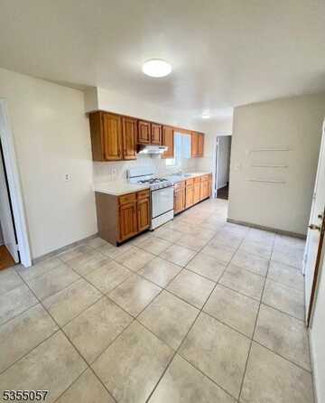 384 Market St, Newark, NJ 07105