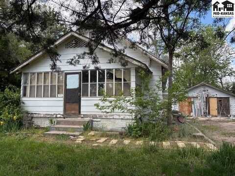 900 N Hayes St, Hutchinson, KS 67501