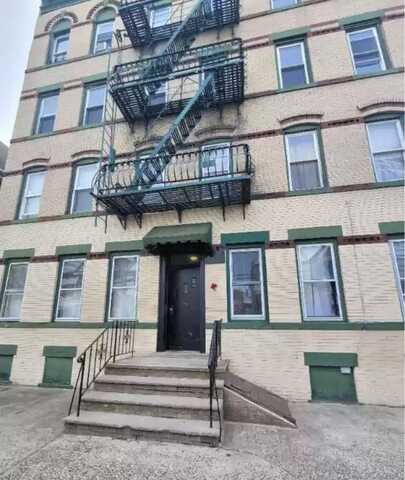 80 WEST 18TH ST, Bayonne, NJ 07002