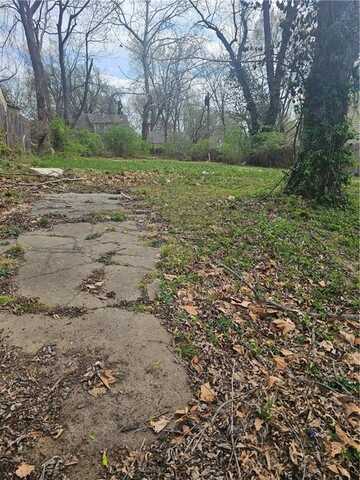 6737 Agnes Avenue, Kansas City, MO 64132
