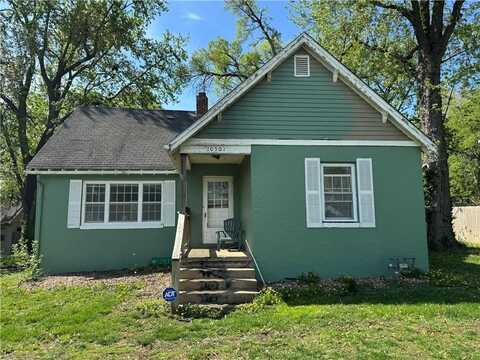 10501 E 35th Street S, Independence, MO 64055