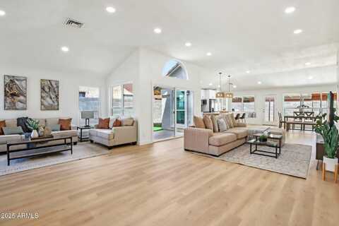 7204 W MCRAE Way, Glendale, AZ 85308