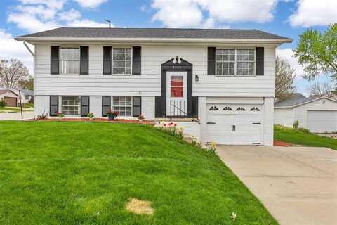 3232 Bramble Rd, CedarRapids, IA 52404