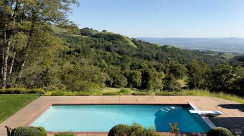 6710 Round Oak Road, Penngrove, CA 94951