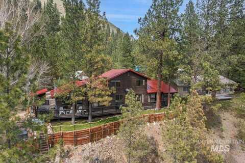 9 Chipmunk Ln, Garden Valley, ID 83622