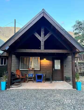 1432 N Salmon Dr, Riggins, ID 83549