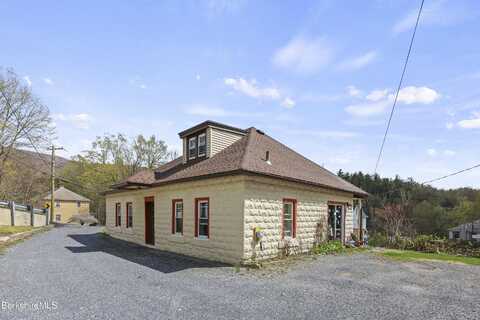 65 Cross Rd, Clarksburg, MA 01247