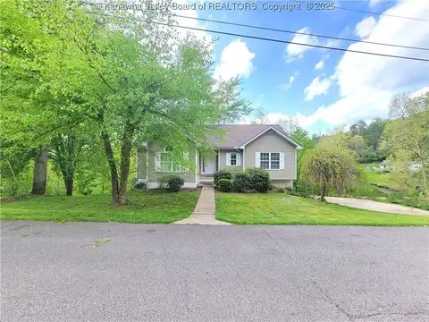 301 Oak Tree Lane, South Charleston, WV 25309