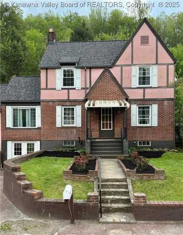 608 Kanawha Avenue, Clendenin, WV 25045