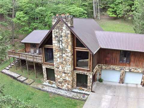 390 Madison Avenue, Madison, WV 25130