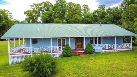 2131 Ted Moore Road, Dandridge, TN 37725