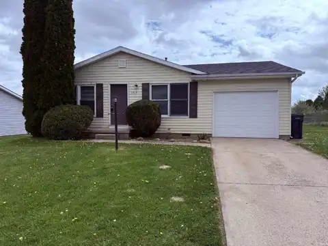 1715 S West Point Drive, Warsaw, IN 46580