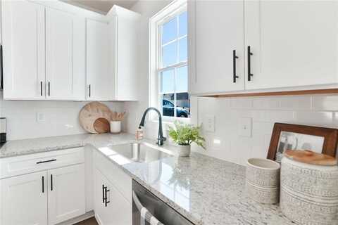 7 CROSSING COURT E, VALLEY, AL 36854