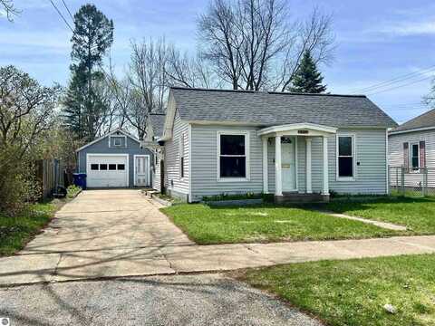 825 WALNUT STREET, CADILLAC, MI 49601
