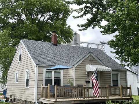 308 S Cedar Street, Trenton, IL 62293