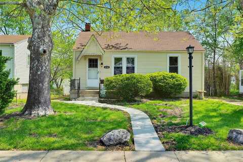 2124 N 5th Street, Saint Charles, MO 63301