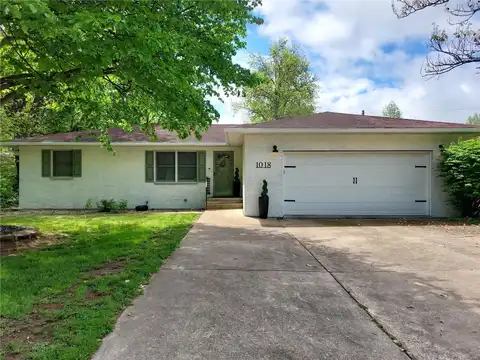 1018 E College Avenue, Greenville, IL 62246
