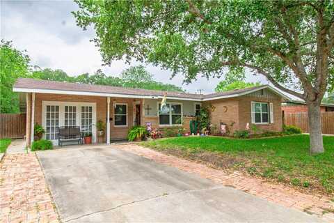 905 E Randall Street, Beeville, TX 78102
