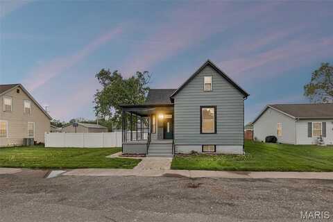 10 S Richland Street, Freeburg, IL 62243
