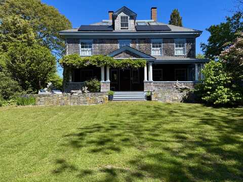 10 Quissett Avenue, Woods Hole, MA 02543