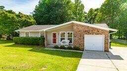 2 Cherokee Drive, Hubert, NC 28539