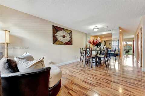 9829 Riverside Dr, Coral Springs, FL 33071