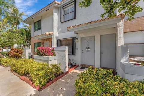 9829 Riverside Dr, Coral Springs, FL 33071