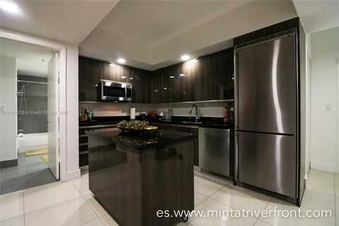 92 SW 3rd St, Miami, FL 33130