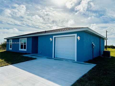 131 Carousel Ave, Labelle, FL 33935