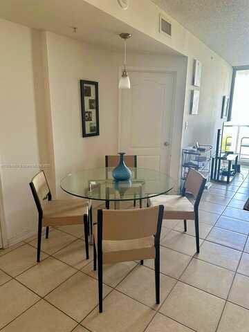 5077 NW 7th St, Miami, FL 33126
