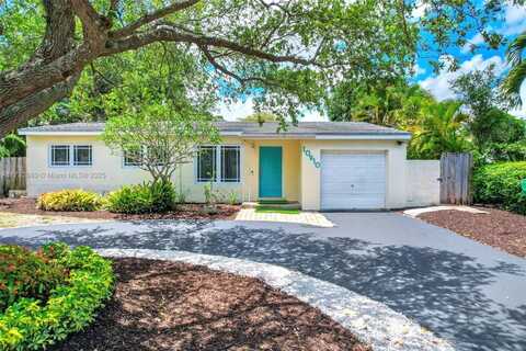 10910 Peachtree Dr, Miami, FL 33161