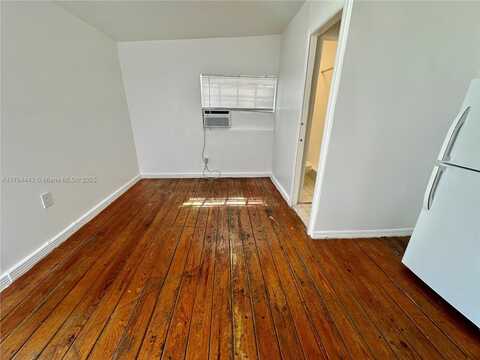 1767 NW 5th St, Miami, FL 33125