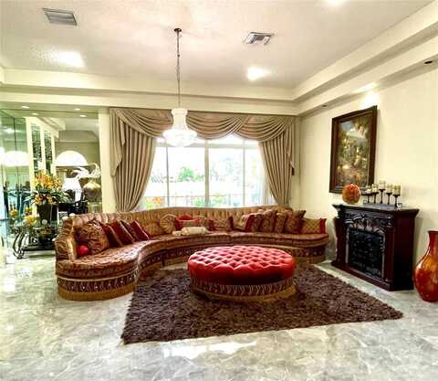 12022 Classic Dr, Coral Springs, FL 33071